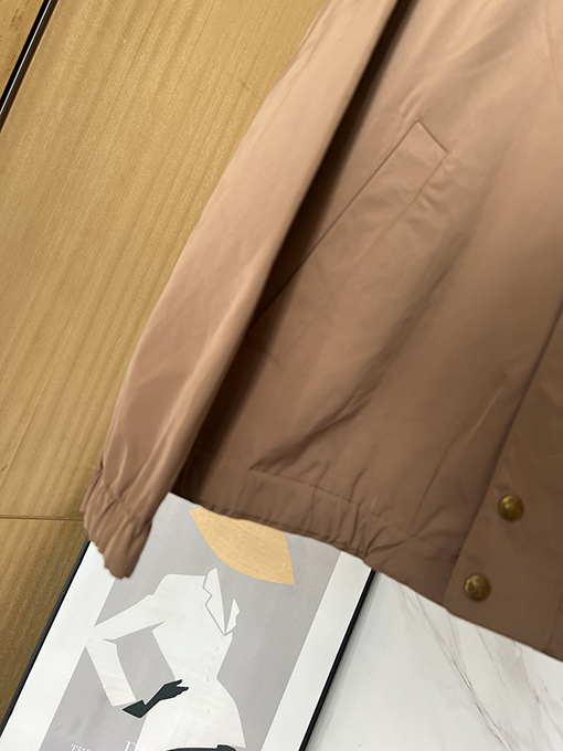 グッチスーパーコピー レディース 24 FW 両面着用GGナイロンチェック柄ジャケットコート