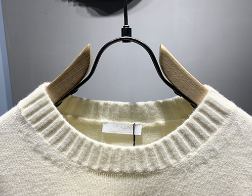 プラダ 24 FW 秋冬の新しいジッパー襟のパーカー