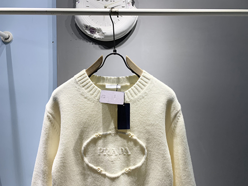 プラダ 24 FW 秋冬の新しいジッパー襟のパーカー