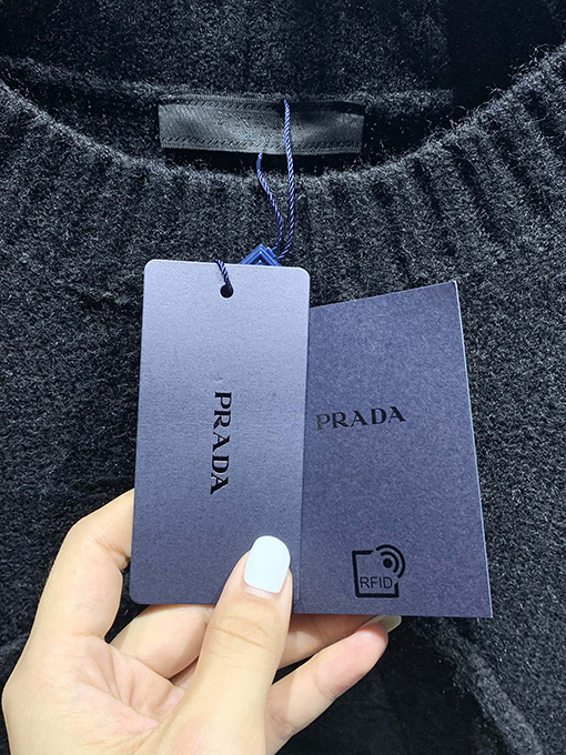 プラダ 24 FW 秋冬の新しいジッパー襟のパーカー