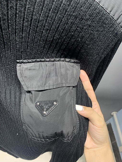 プラダ 24 FW カシミヤウール混紡パッチワークポケットセーター