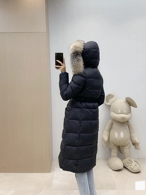 モンクレール レディース ハドソンさんのロングダウンジャケット