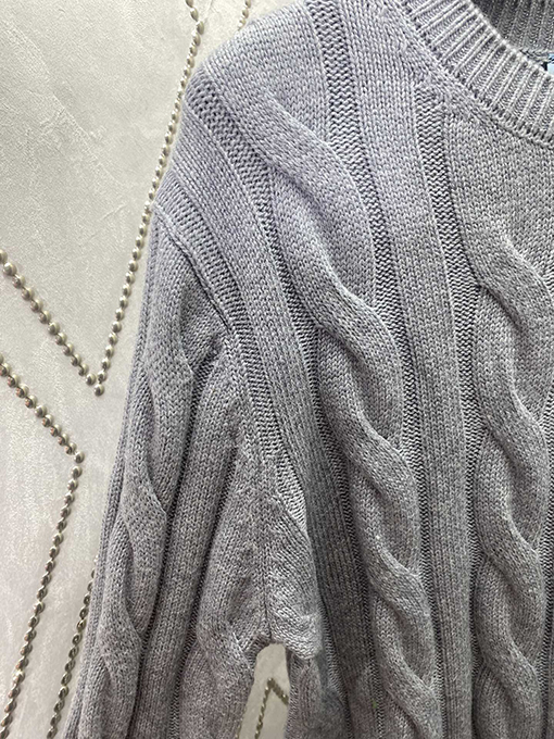 プラダ 刺繍ロゴツイストカジュアルニットセーター