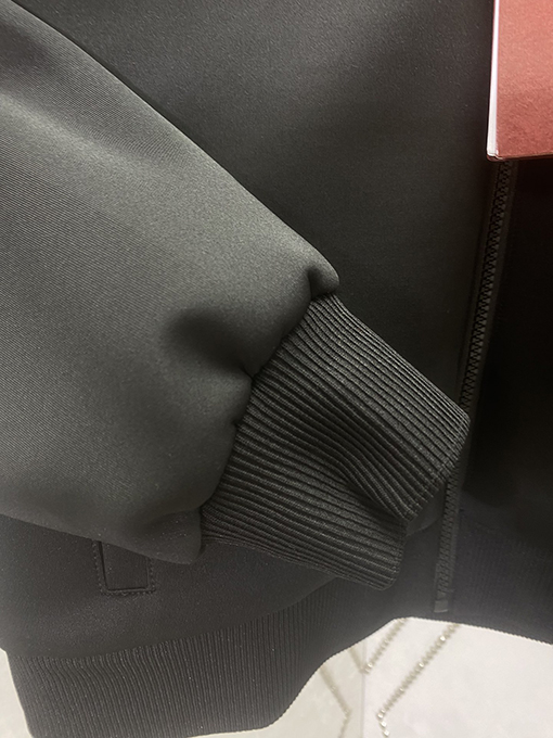 グッチスーパーコピー 新しい軽量ネオプレンジッパージャケット