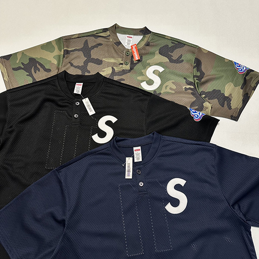 シュプリーム FW24 S LOGO BASEBALL HENLEY TEE