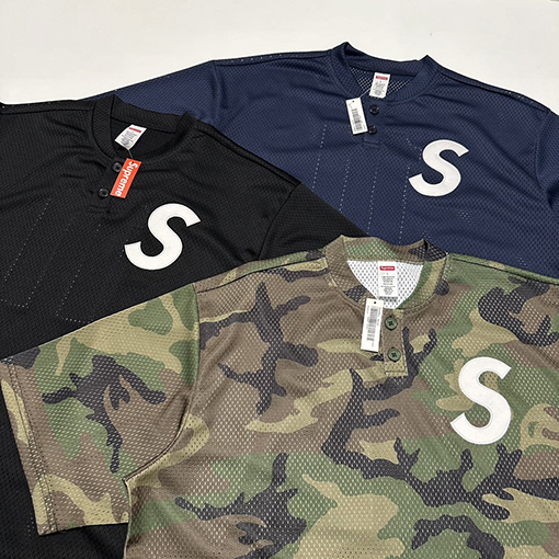 シュプリーム FW24 S LOGO BASEBALL HENLEY TEE