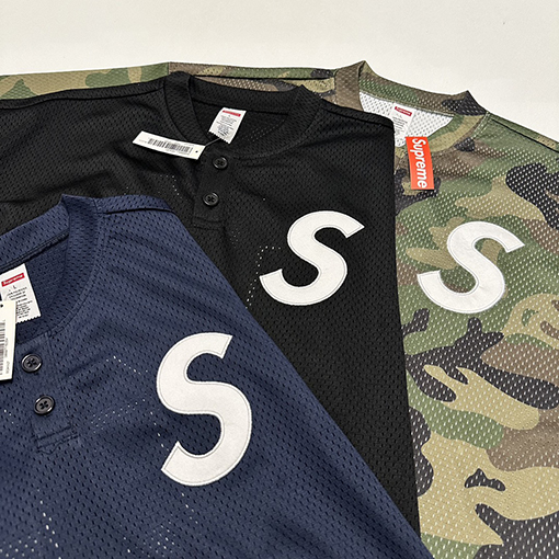 シュプリーム FW24 S LOGO BASEBALL HENLEY TEE