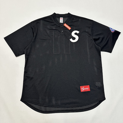 シュプリーム FW24 S LOGO BASEBALL HENLEY TEE