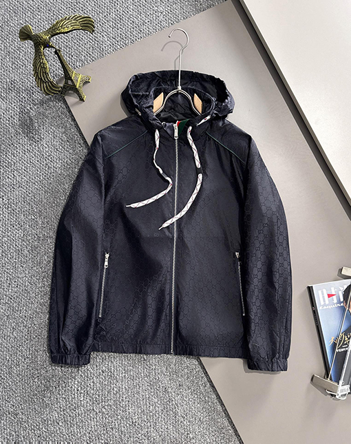 グッチ 新しいフルプリントロゴジッパージャケット