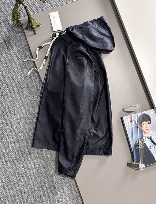 グッチ 新しいフルプリントロゴジッパージャケット
