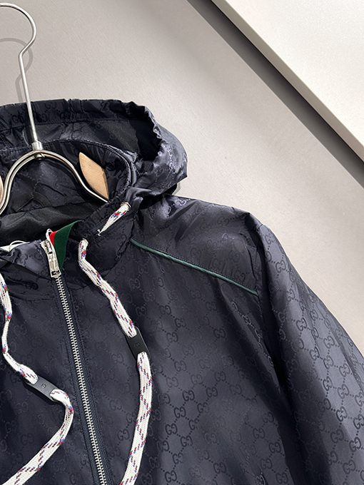 グッチ 新しいフルプリントロゴジッパージャケット