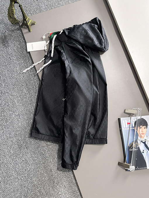 グッチ 新しいフルプリントロゴジッパージャケット