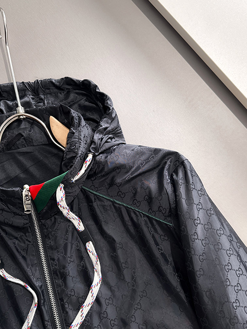 グッチ 新しいフルプリントロゴジッパージャケット