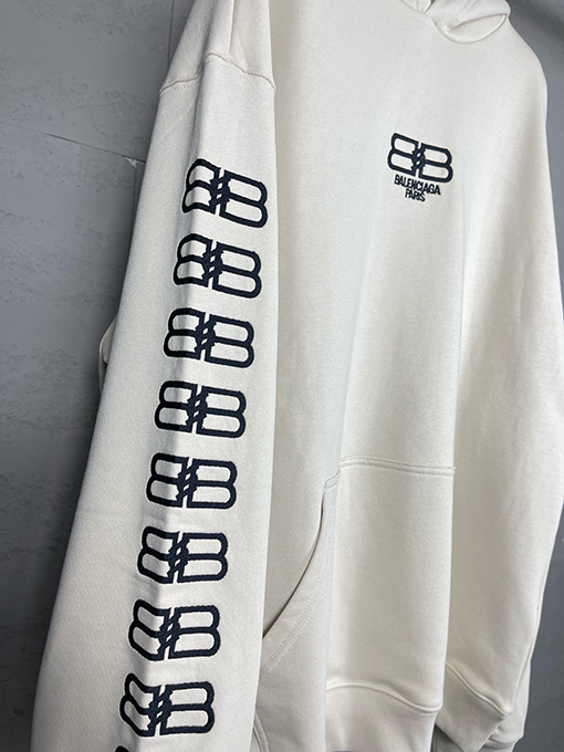 バレンシアガ BBクラシック刺繍パーカー