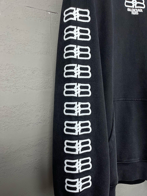 バレンシアガ BBクラシック刺繍パーカー