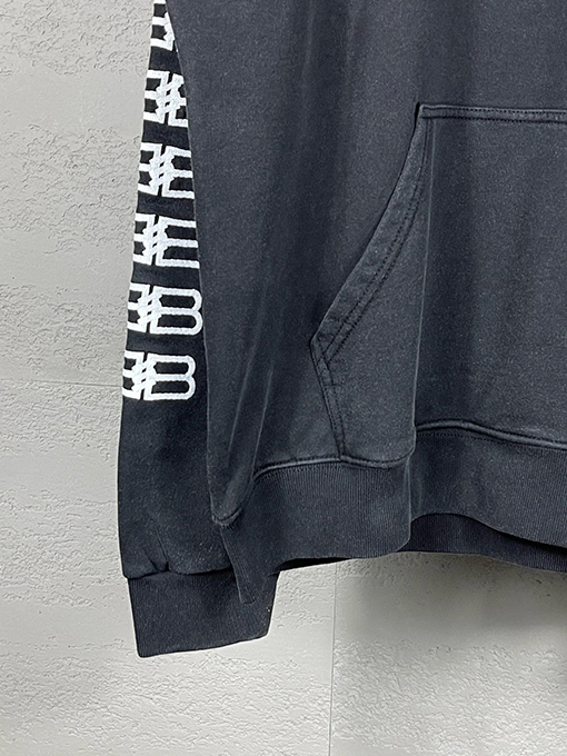 バレンシアガ BBクラシック刺繍パーカー