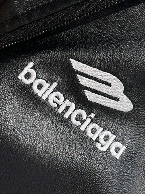 バレンシアガスーパーコピー 新しいステッチカラーの小さな刺繍フード付きレザージャケット