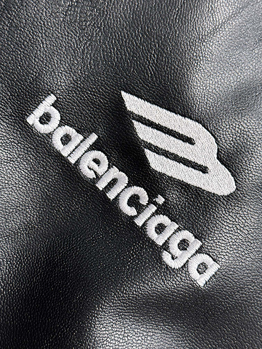 バレンシアガスーパーコピー 新しいステッチカラーの小さな刺繍フード付きレザージャケット
