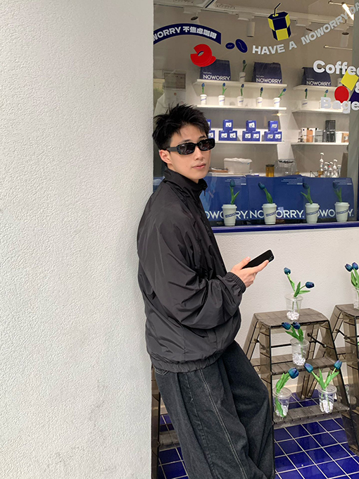 ジバンシイ 胸に4 Gロゴをあしらったメタルトリムジップアップジャケット