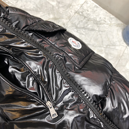 モンクレール クラシックなマヤのダウンジャケット
