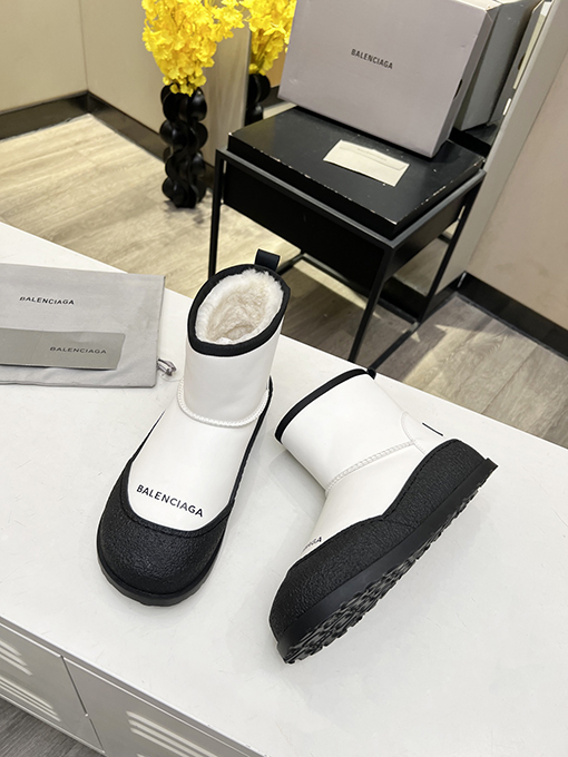 バレンシアガコピー レディース 一体型スノーブーツ