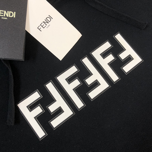 フェンディ ロゴロゴパーカー