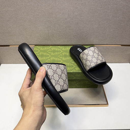 グッチ メンズファッションサンダル