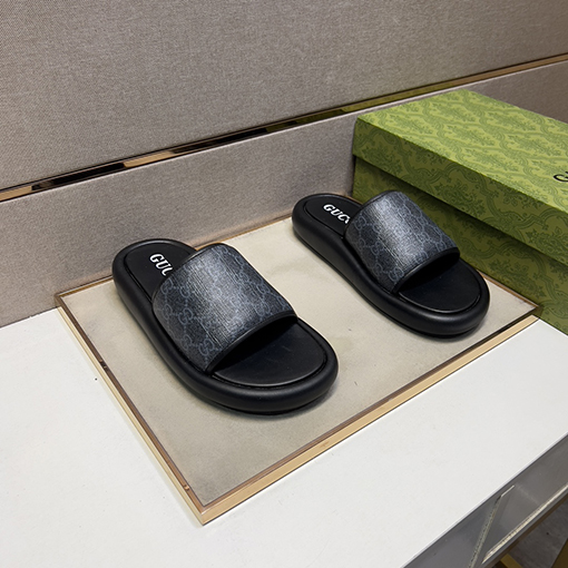グッチ メンズファッションサンダル