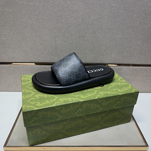 グッチ メンズファッションサンダル