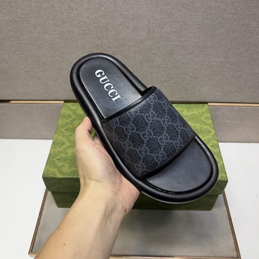 グッチ メンズファッションサンダル