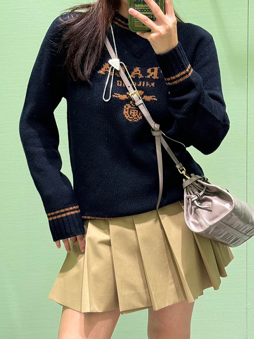 プラダスーパーコピー パッチワークロゴニットセーター