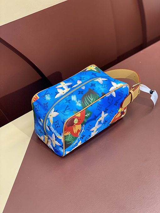 ルイヴィトン コード変換チップ化粧ポーチ M83112