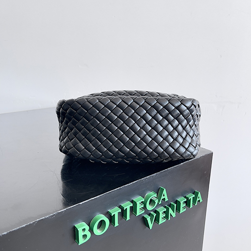 ボッテガヴェネタ 新商品ミニCOBBLE元宝バッグ