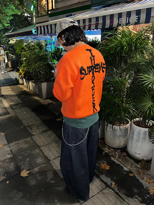 シュプリーム SUPREME X THRASHER SWEATER FW 24コラボのだらしないセーター