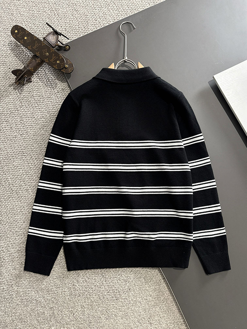 グッチ 新しいロゴバッジ刺繍ロゴセーター