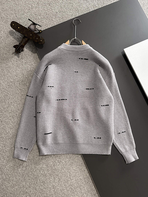 ディオール 新しいロゴバッジ刺繍ロゴセーター