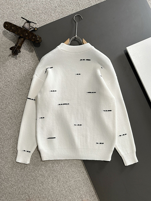 ディオール 新しいロゴバッジ刺繍ロゴセーター