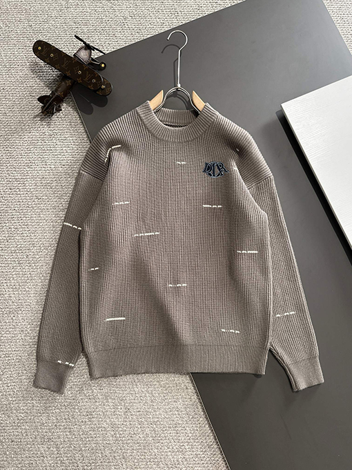 ディオール 新しいロゴバッジ刺繍ロゴセーター