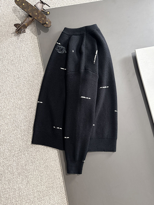 ディオール 新しいロゴバッジ刺繍ロゴセーター