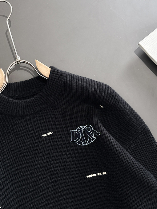 ディオール 新しいロゴバッジ刺繍ロゴセーター