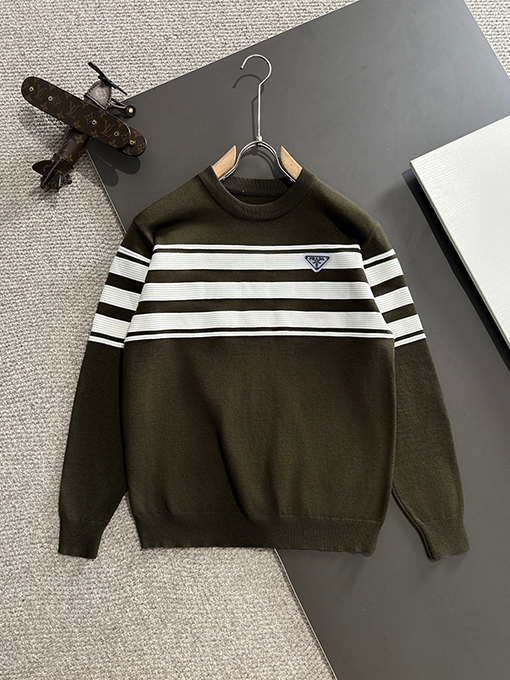 プラダ ロゴバッジ刺繍ロゴクルーネックセーター