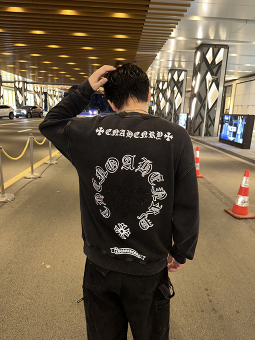 クロムハーツ スタイリッシュなクルーネックパーカー