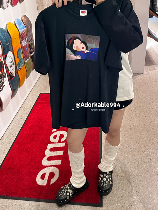 シュプリーム スーパーコピー スノー ホワイト 白雪姫 Tシャツ