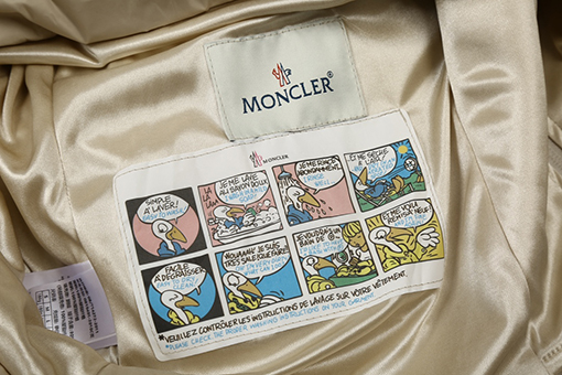 モンクレール グースダウンの偽の2つのダウンジャケット