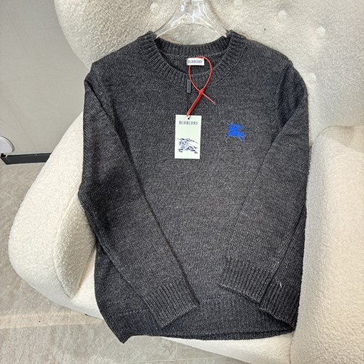 バーバリー 胸ロゴ刺繍セーター
