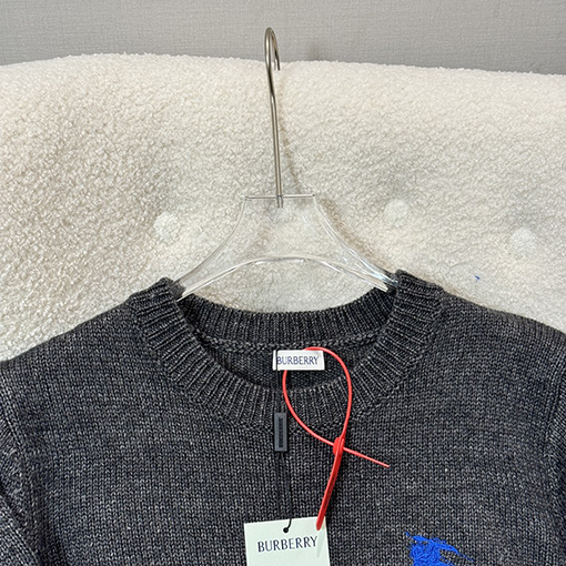バーバリー 胸ロゴ刺繍セーター