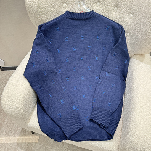 ルイヴィトン フルロゴの小さな刺繍のラウンドネックセーター