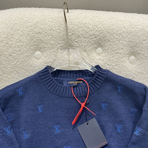ルイヴィトン フルロゴの小さな刺繍のラウンドネックセーター