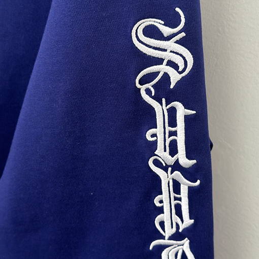 シュプリームコピー Xクロムハーツコピー 刺繍サンスクリット長袖Tシャツ