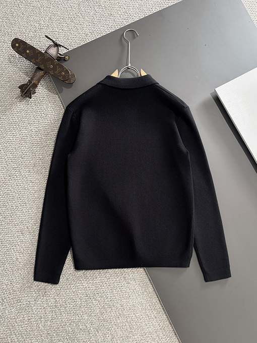 ルイヴィトン ロゴバッジ刺繍ロゴラペルセーター